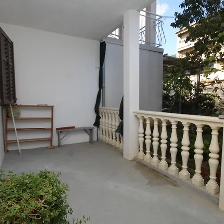 Komiza 8926a Apartment Vis