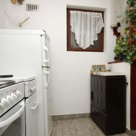 Komiza 8926a Apartment Vis